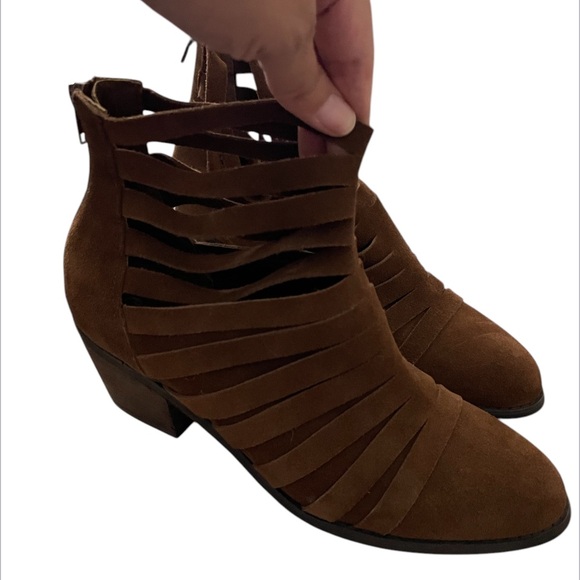 Carlos by Carlos Santana Vanna Strappy Suede Ankle Boots Booties Cutouts 9 M - Picture 4 of 6
